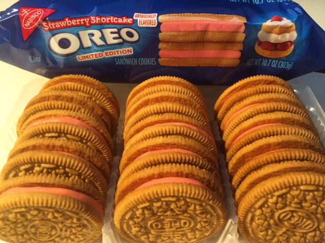 REVIEW: Nabisco Strawberry Shortcake Oreos - Junk Banter