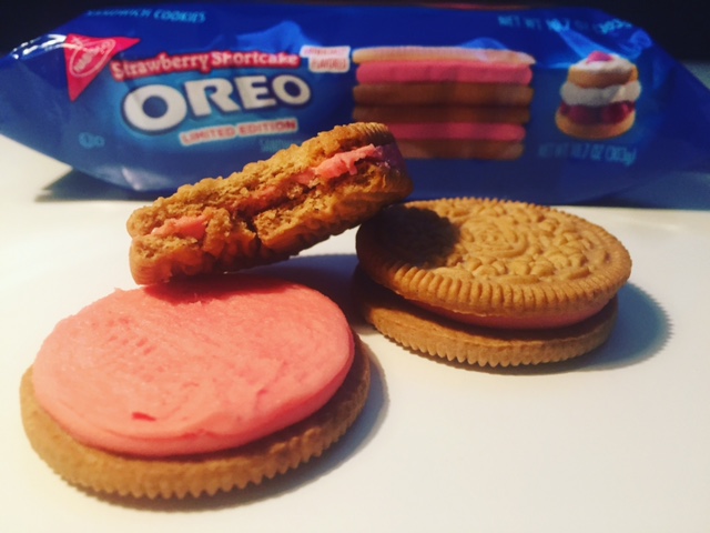 REVIEW: Nabisco Strawberry Shortcake Oreos - Junk Banter