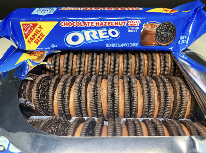 REVIEW: Nabisco Chocolate Hazelnut Oreos (2021) - Junk Banter